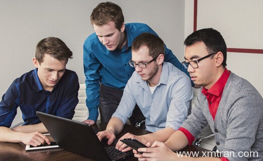 出國陪同翻譯多少錢一天？是商務(wù)還是私人性質(zhì)決定收入