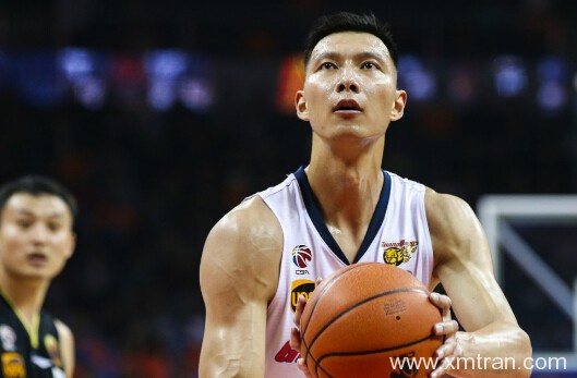 中國男籃里面誰會其他語種，其中占比是多少？